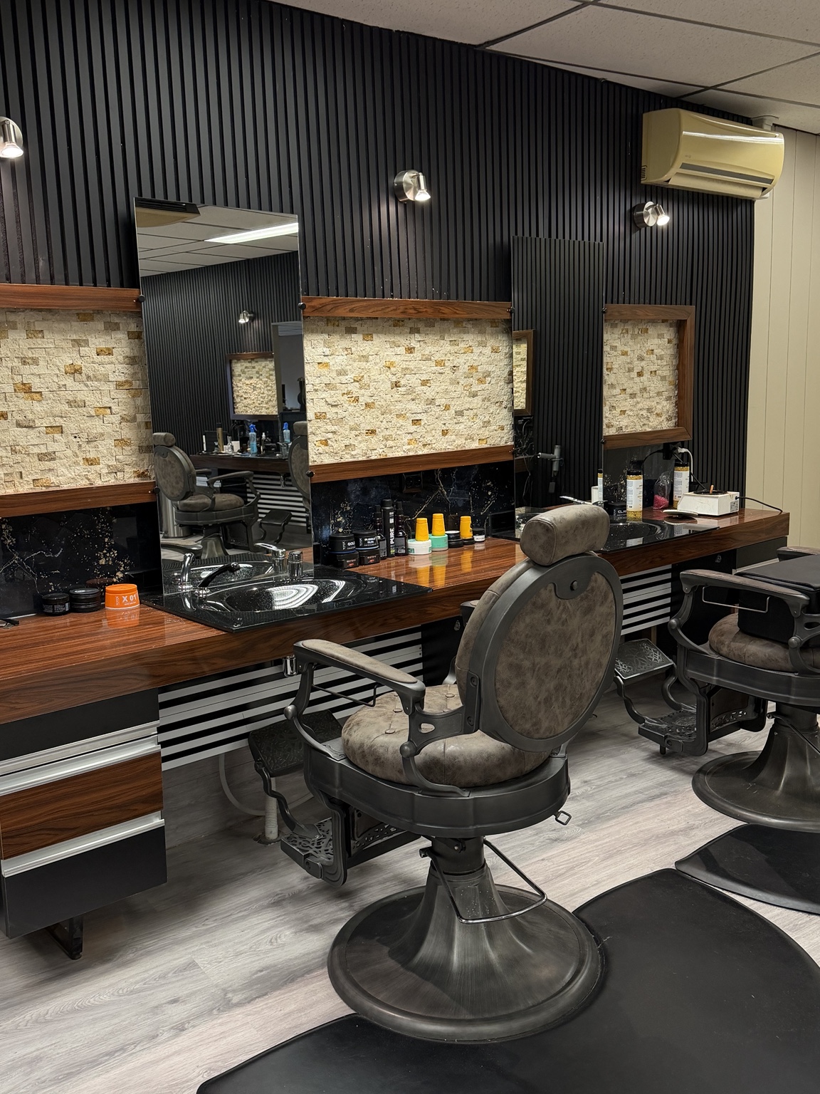 Interieur van Barbershop Rowan